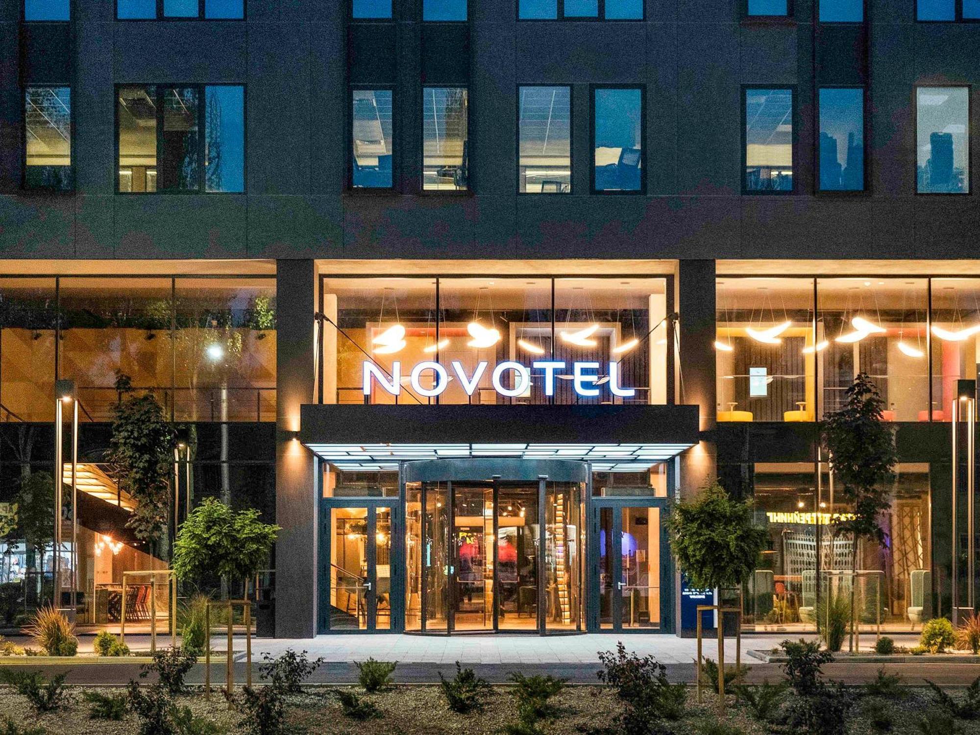 Novotel Bishkek City Center Экстерьер фото Novotel Vilnius City Centre