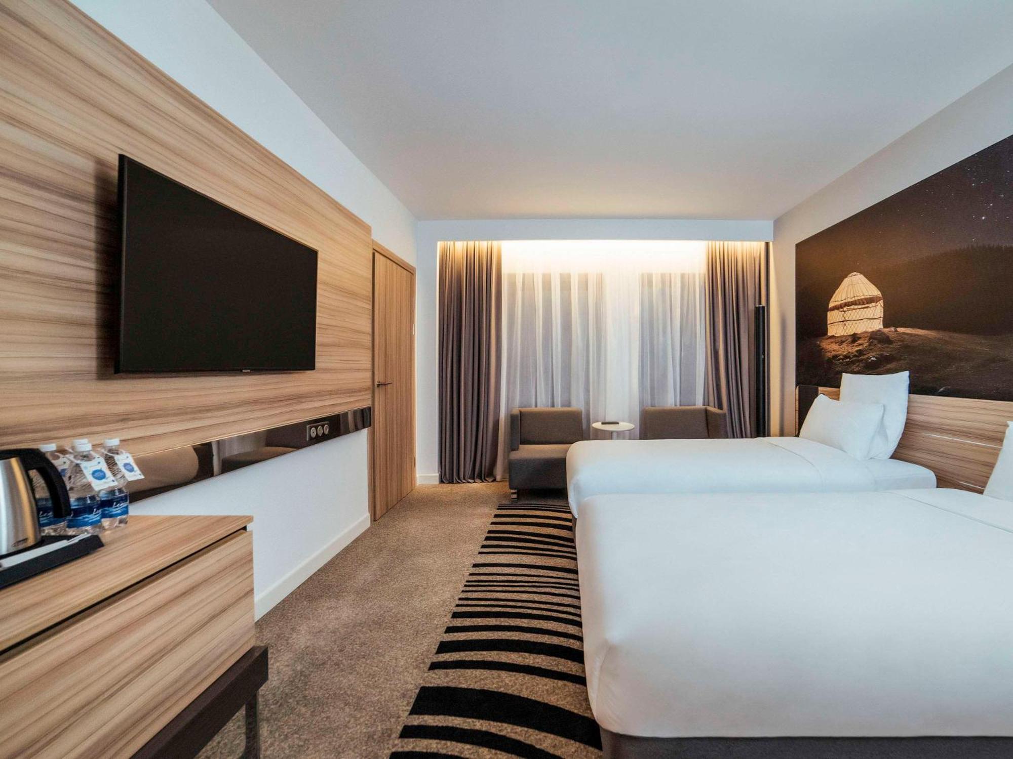 Novotel Bishkek City Center Экстерьер фото