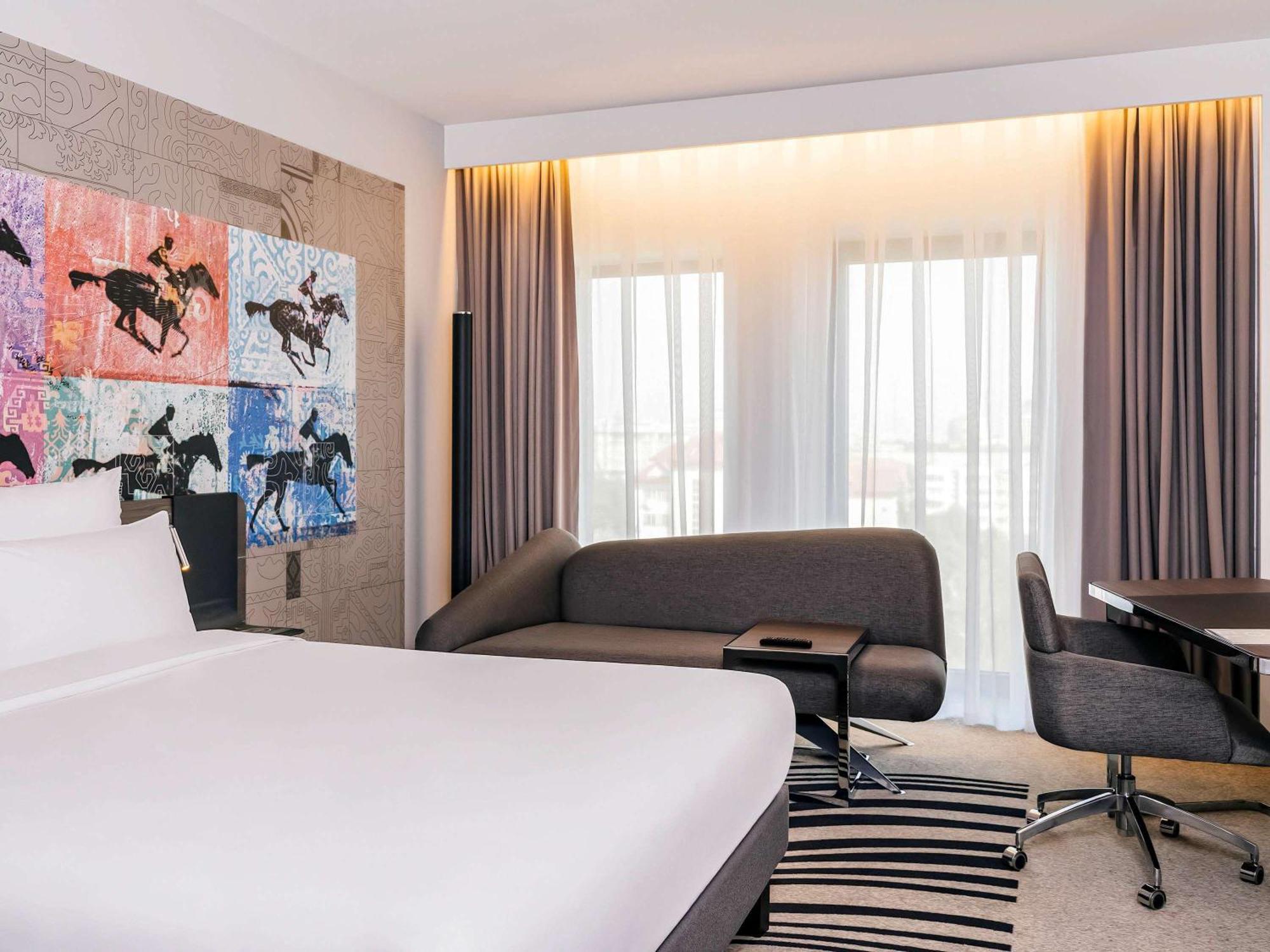 Novotel Bishkek City Center Экстерьер фото