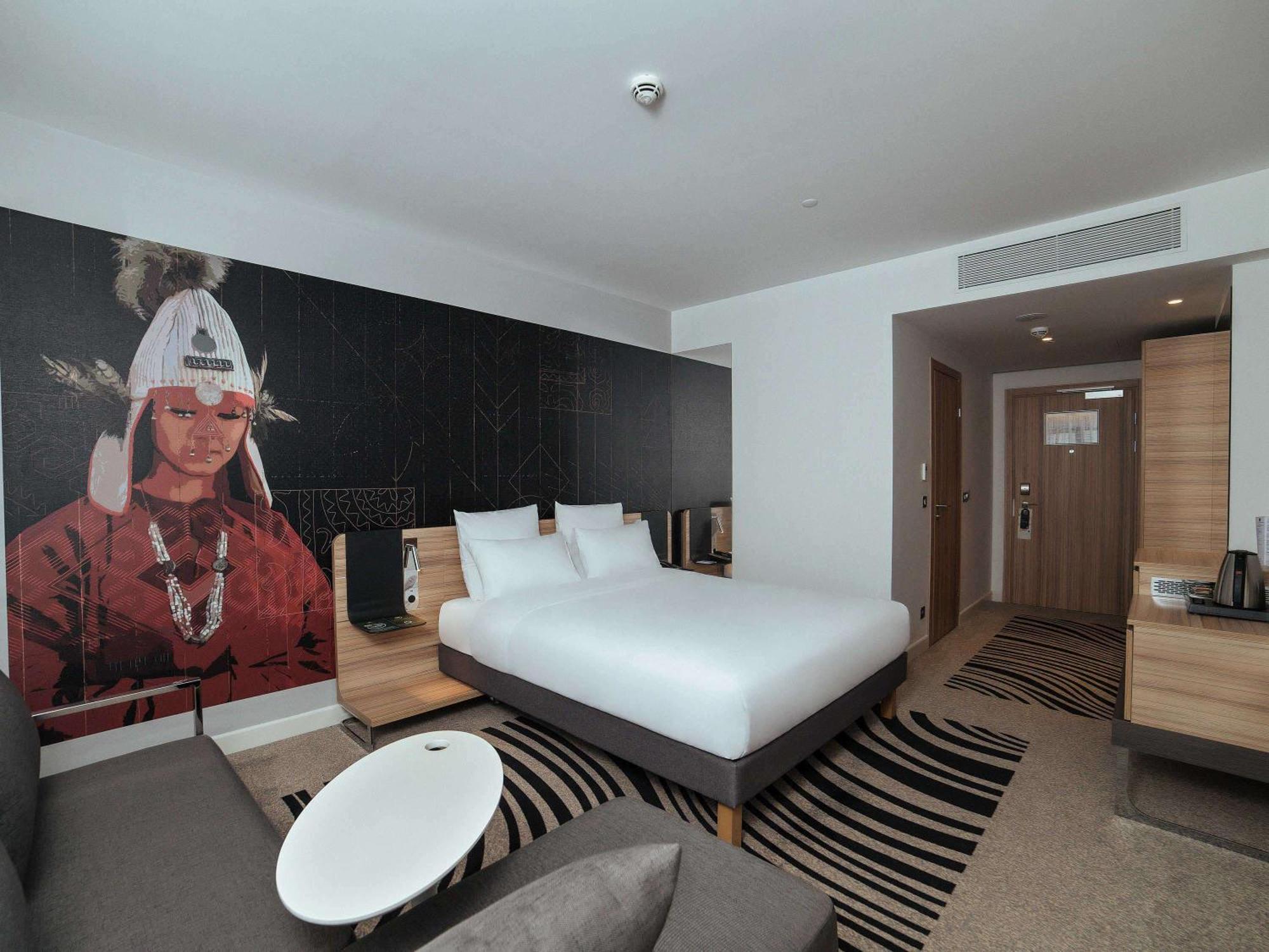 Novotel Bishkek City Center Экстерьер фото