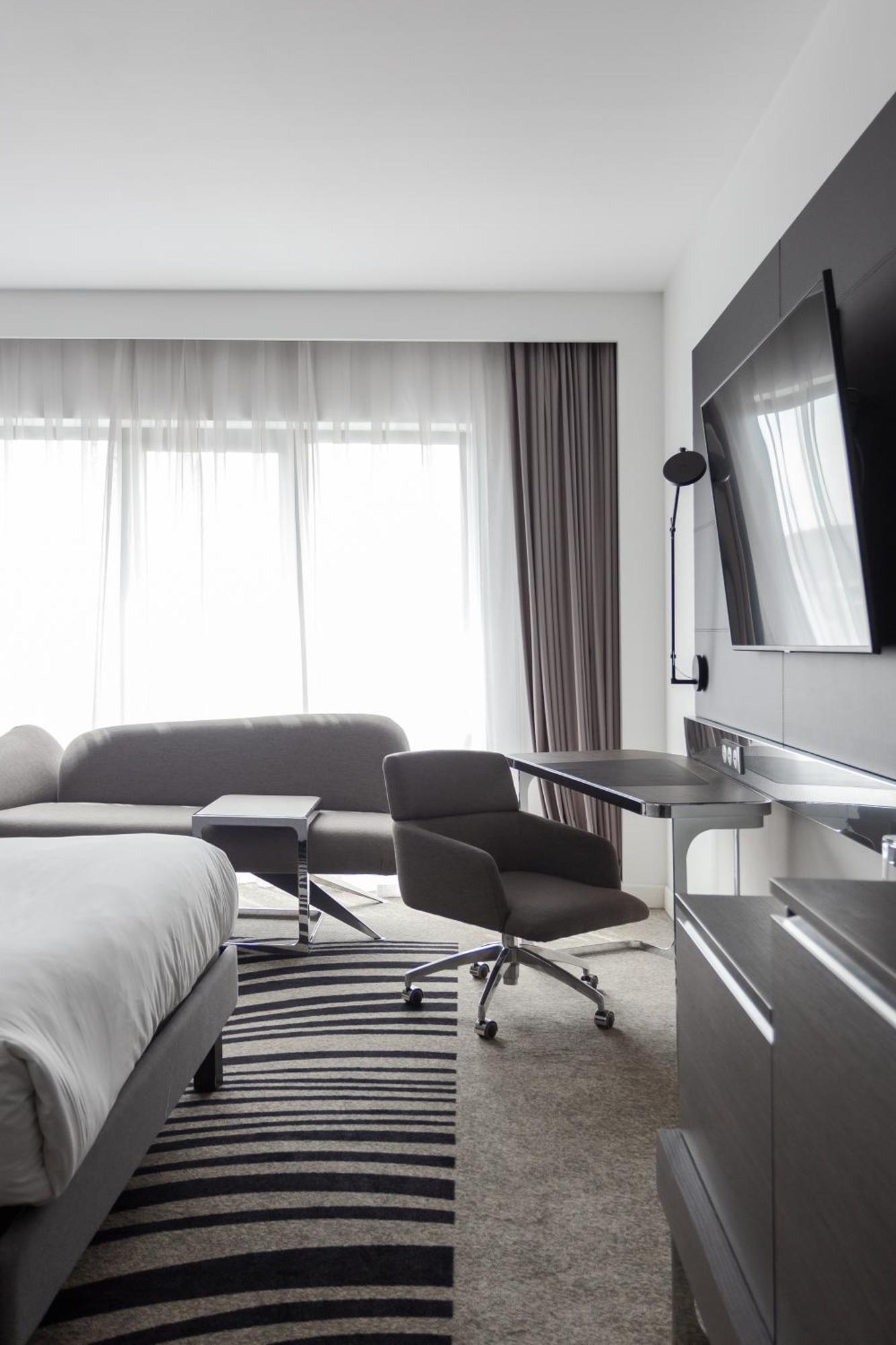 Novotel Bishkek City Center Экстерьер фото
