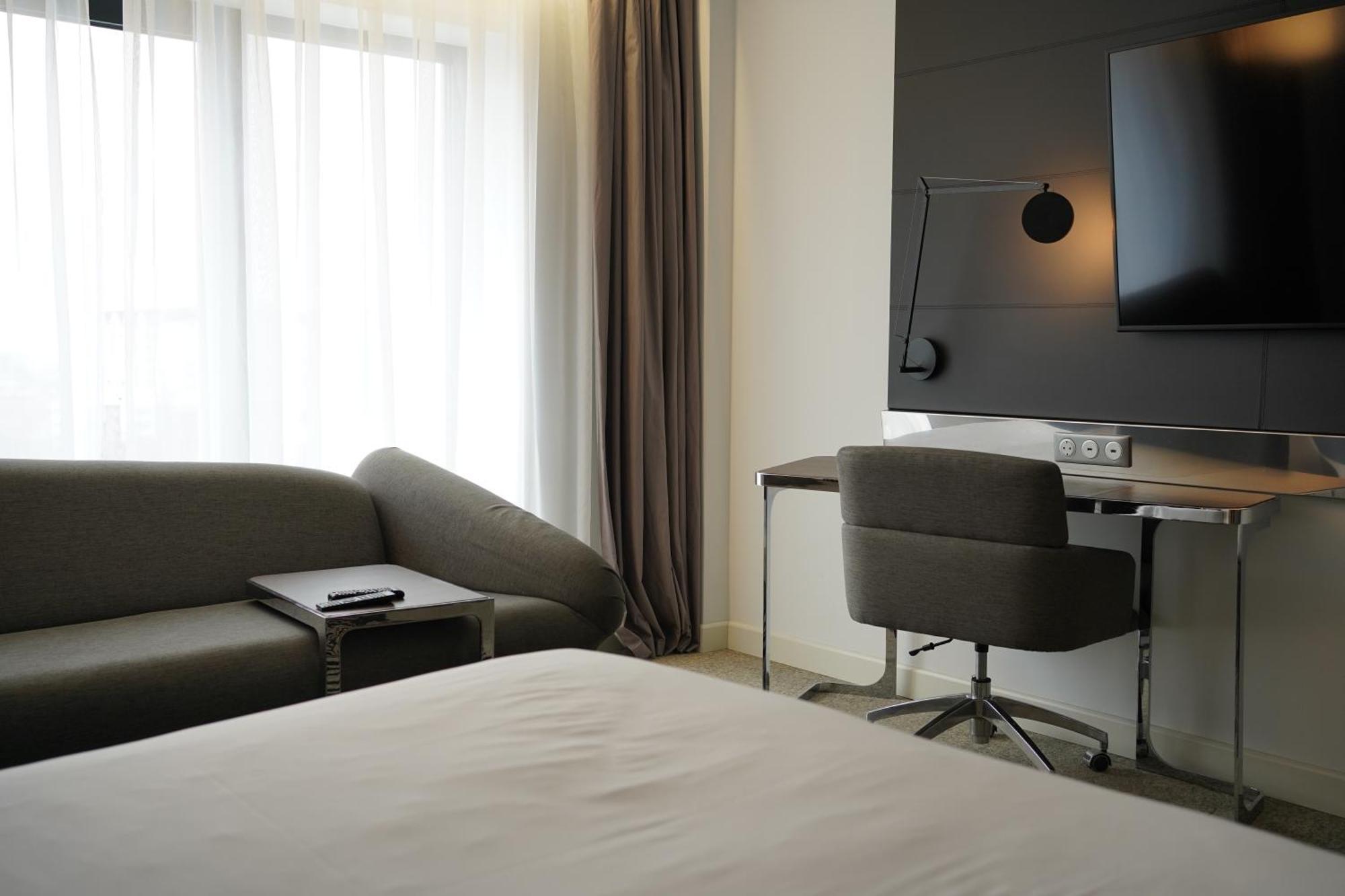 Novotel Bishkek City Center Экстерьер фото
