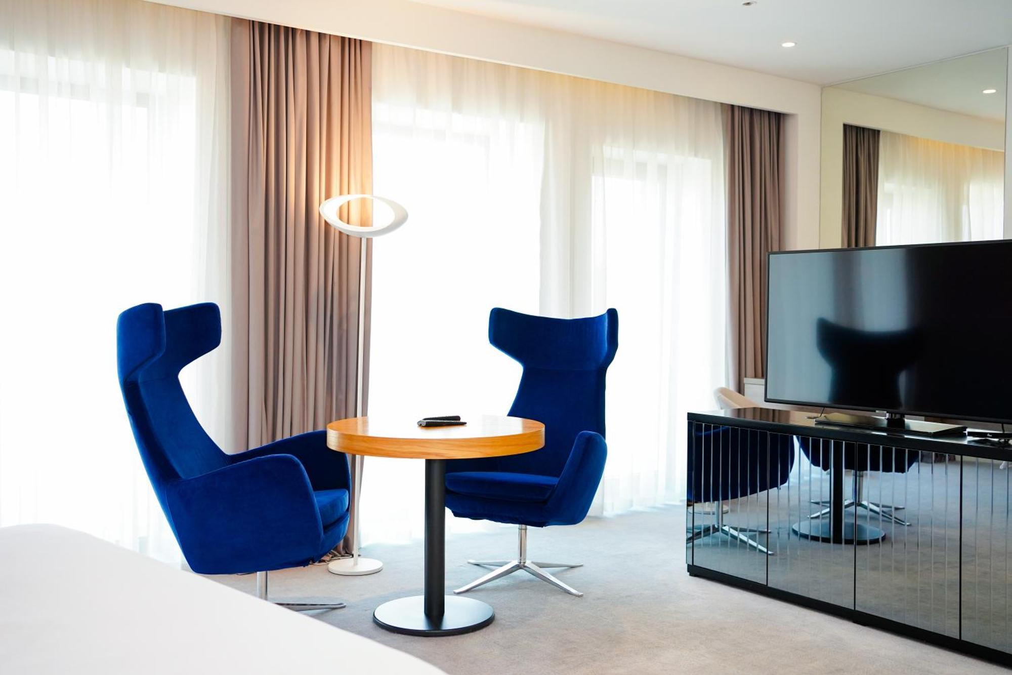 Novotel Bishkek City Center Экстерьер фото