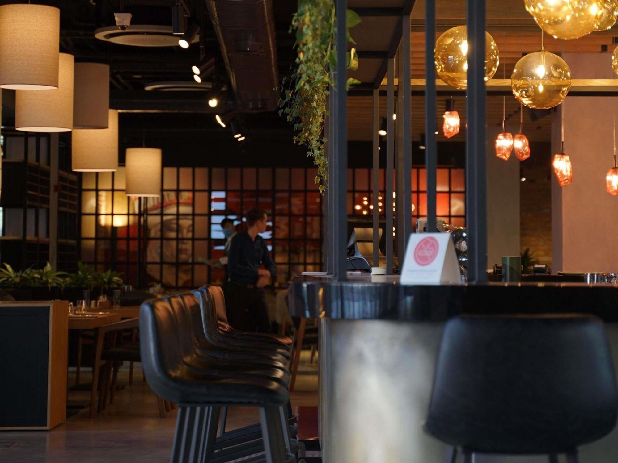 Novotel Bishkek City Center Экстерьер фото