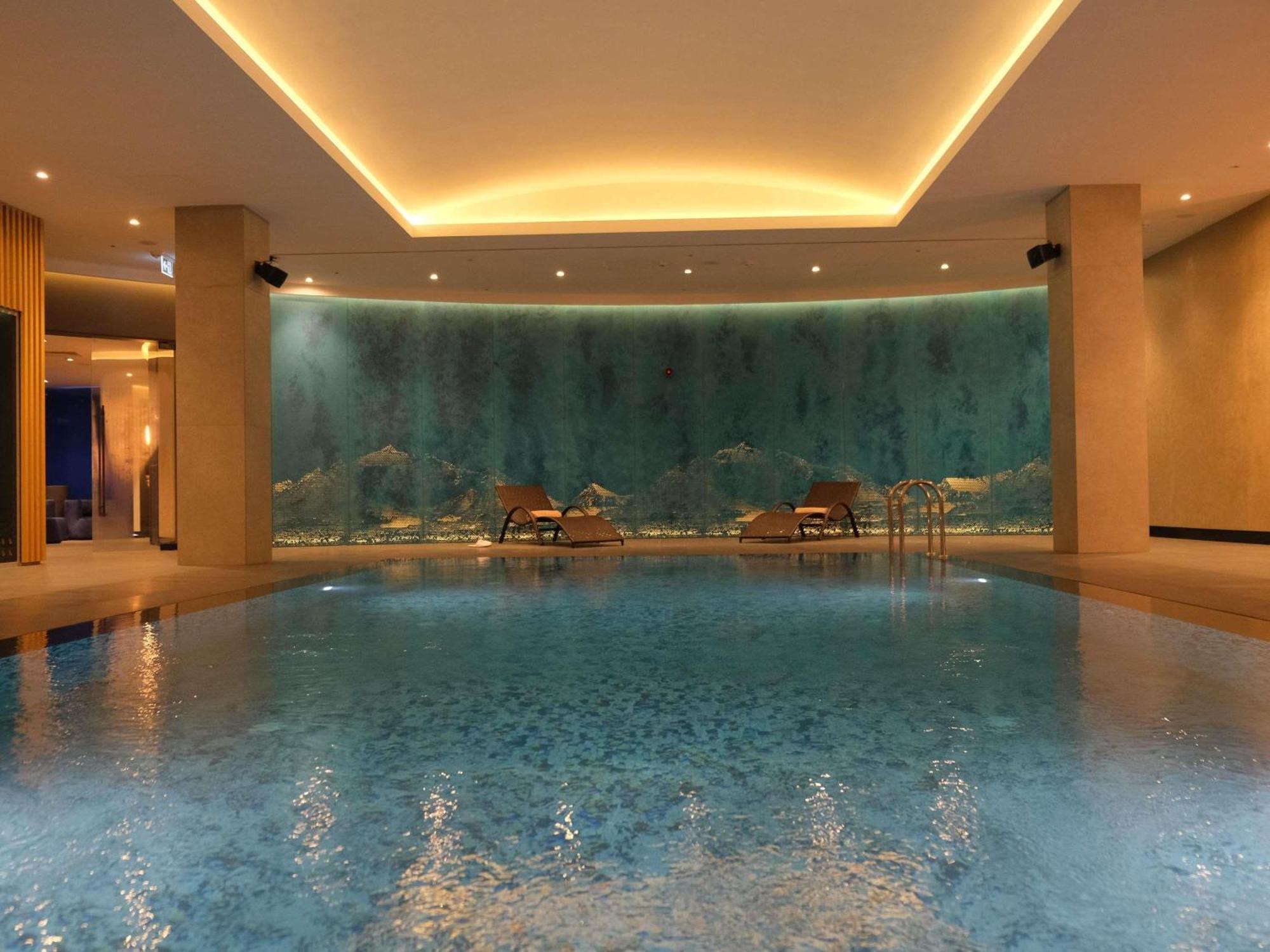 Novotel Bishkek City Center Экстерьер фото