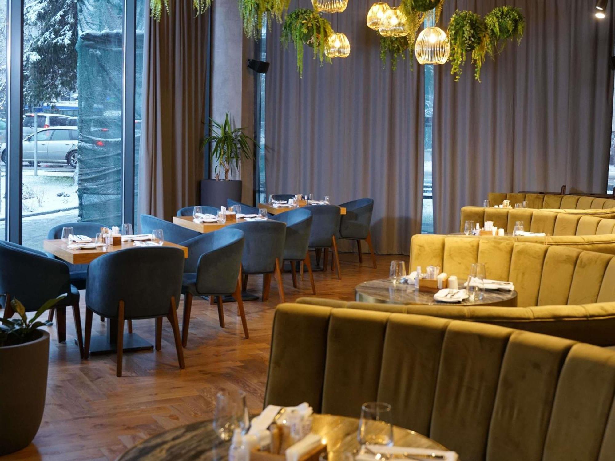 Novotel Bishkek City Center Экстерьер фото