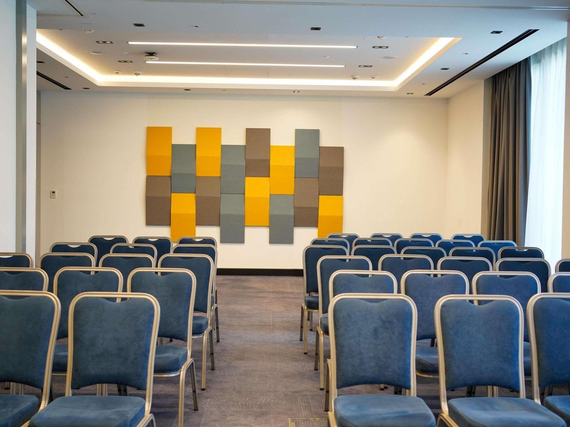 Novotel Bishkek City Center Экстерьер фото