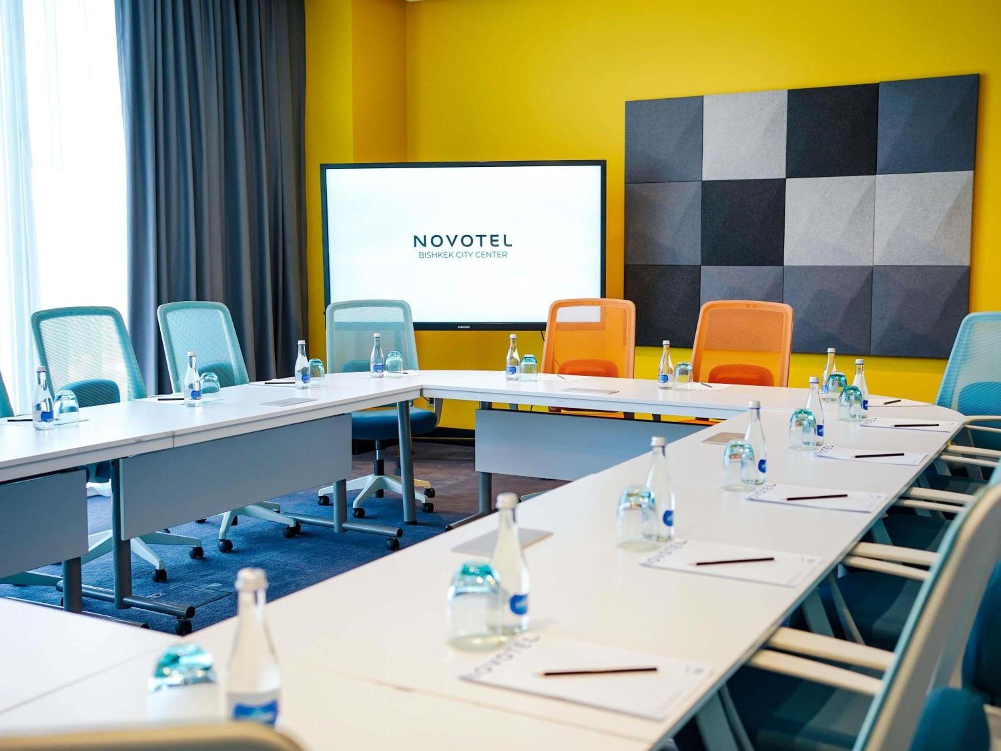 Novotel Bishkek City Center Экстерьер фото